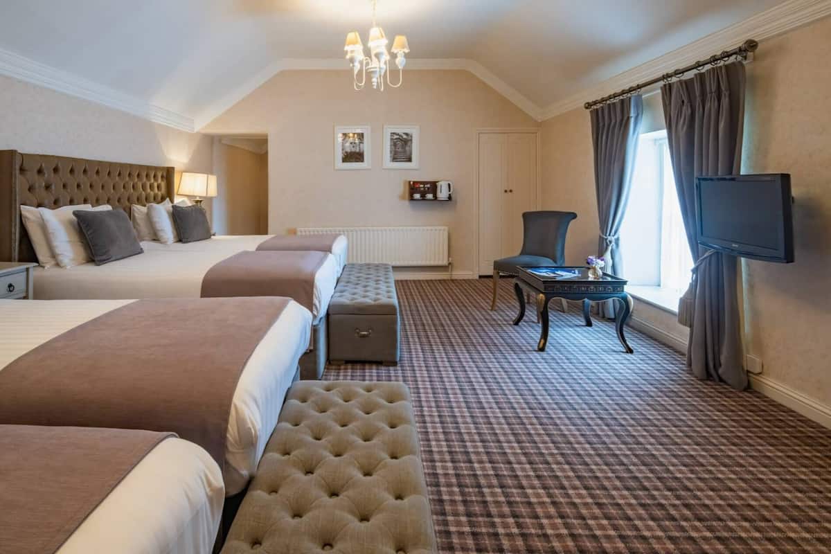 Family Room | Iron/ironing board, rollaway beds, free WiFi