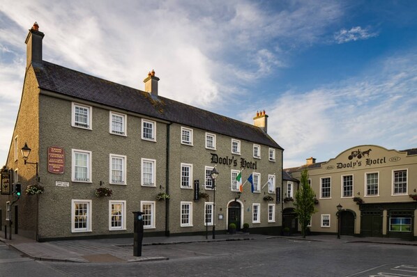 Front of property - Dooly's Hotel (Birr)