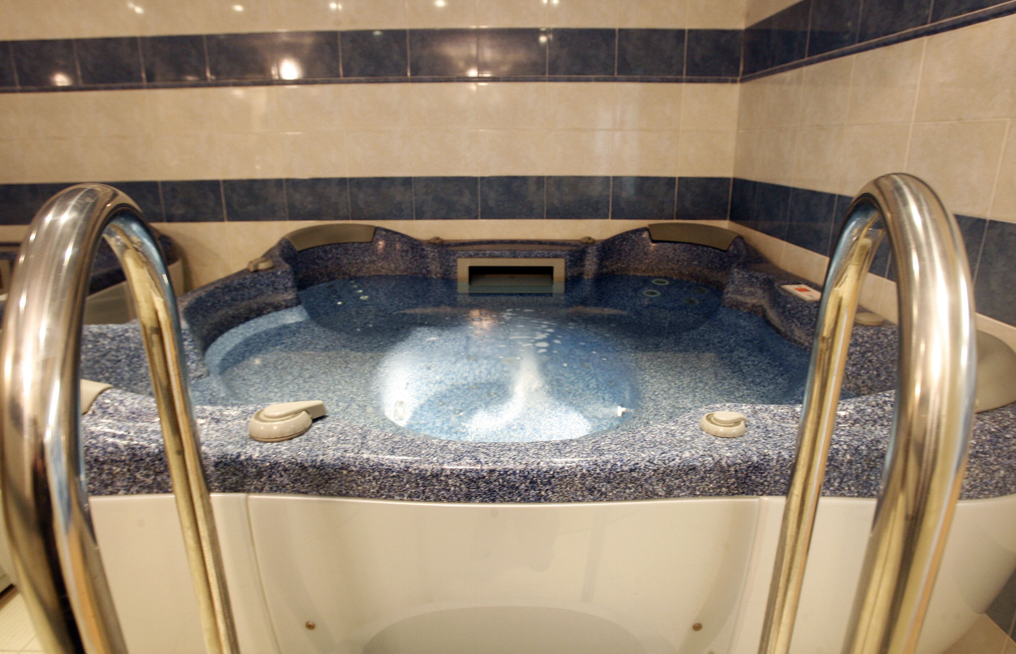 Body treatments, aromatherapy, body scrubs, facials, 2 treatment rooms