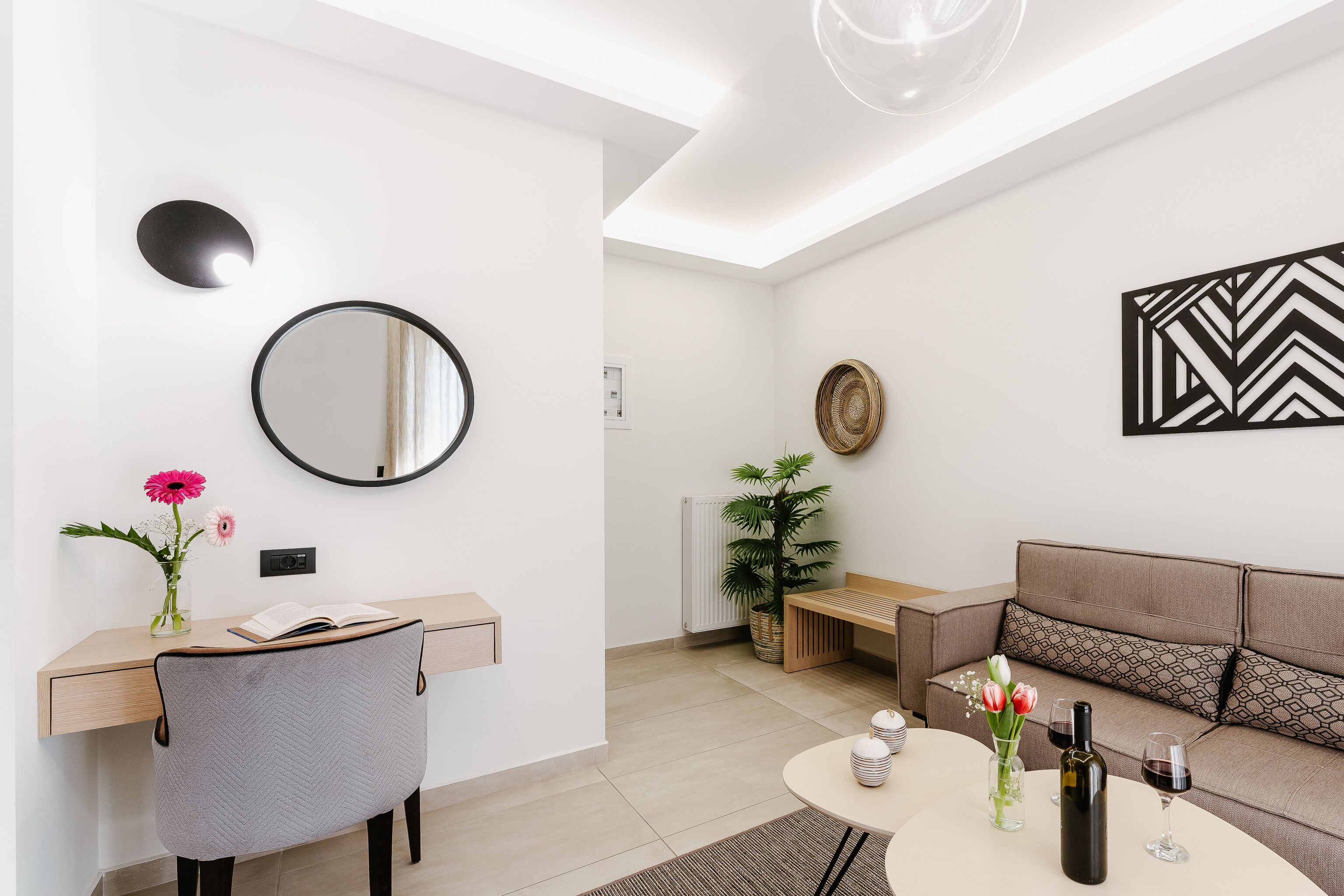 luxury suite | living area | smart tv, netflix