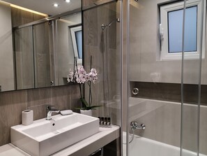 Luxury Suite | 1 bedroom, premium bedding, down duvets, in-room safe - Andrews Luxury Residence (Nafplio)