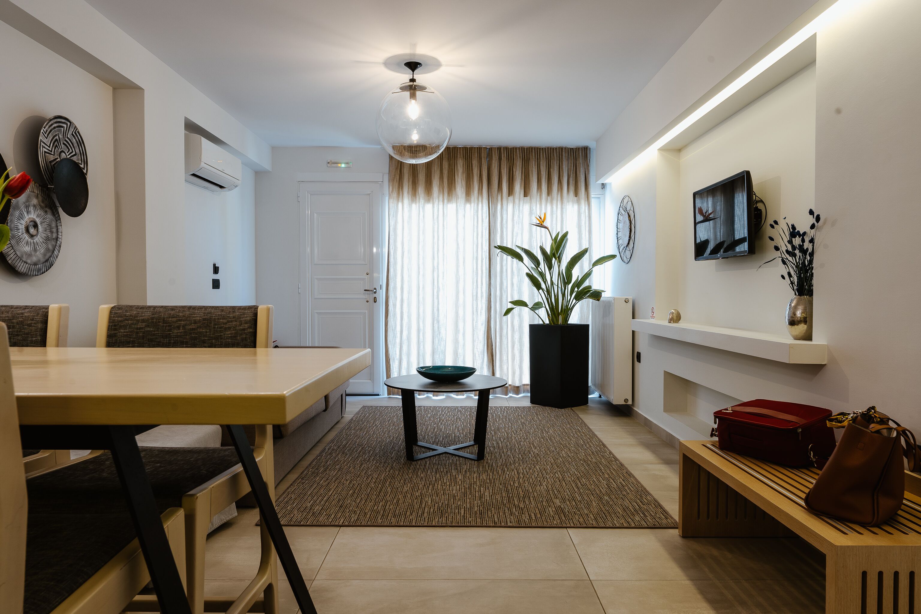 luxury apartment, ground floor | living area | smart tv, netflix