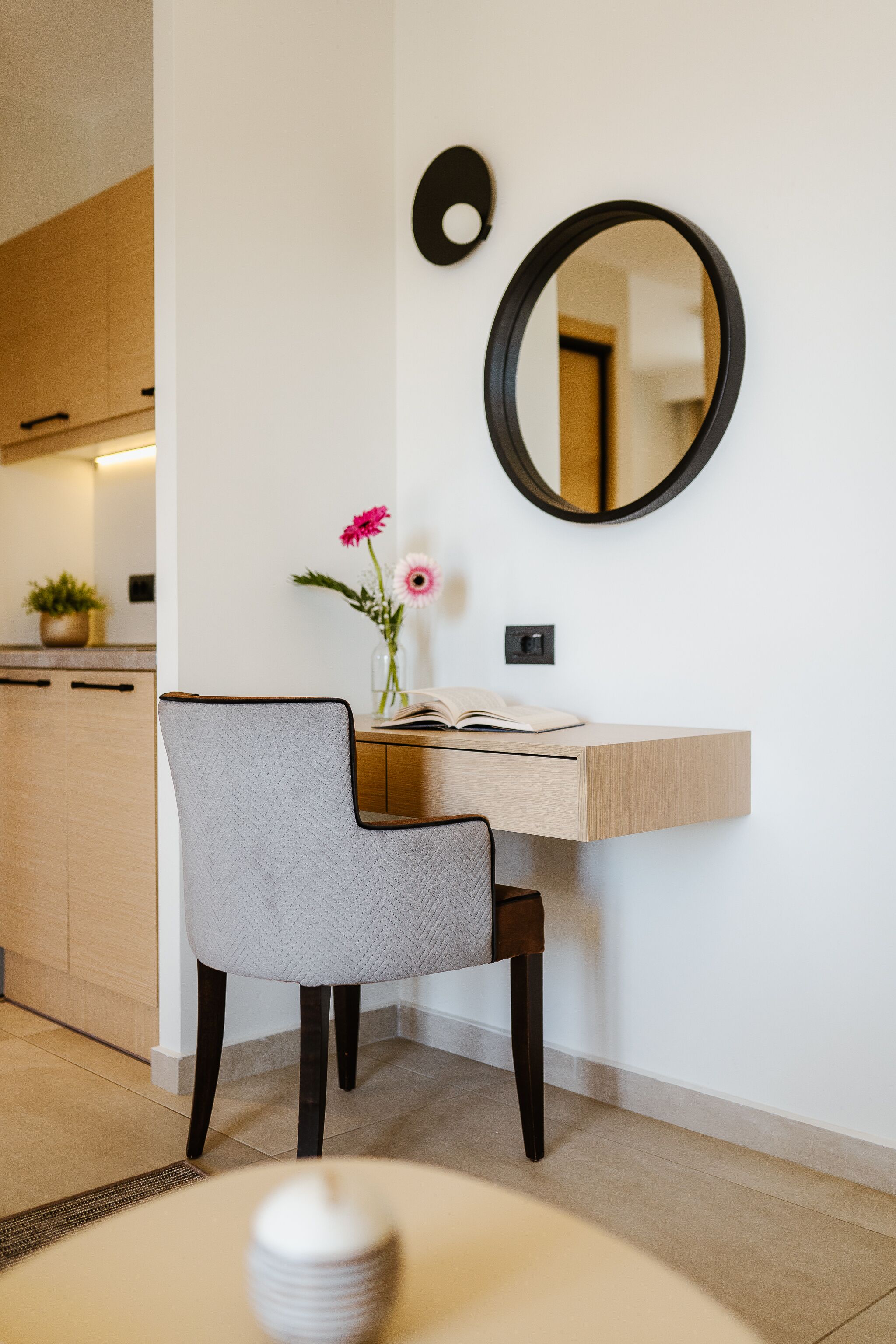 luxury suite | living area | smart tv, netflix