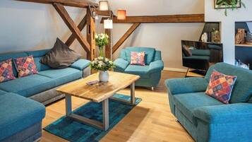 Hypo-allergenic bedding, down duvets, minibar, desk