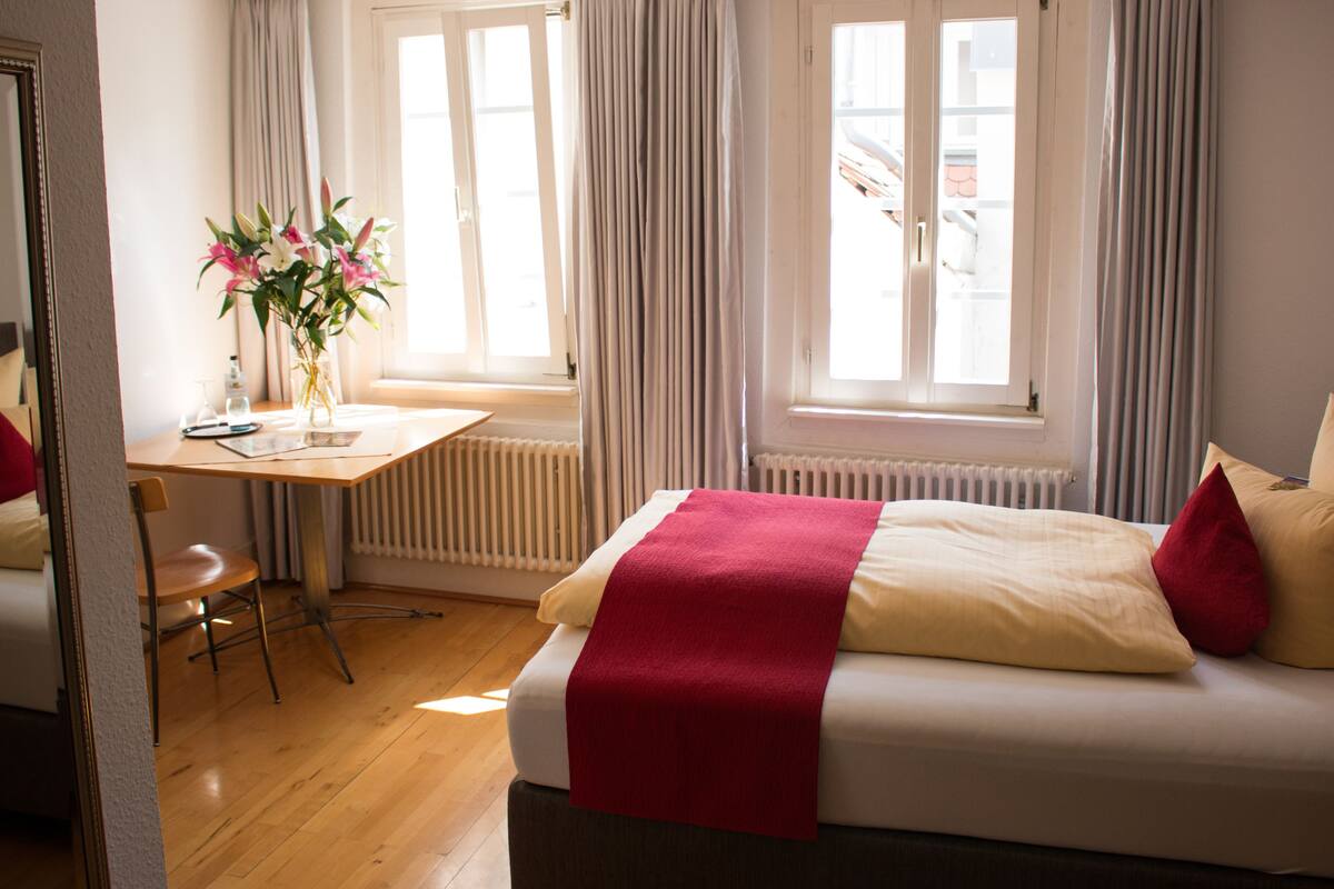 hypo-allergenic bedding, down duvets, minibar, desk