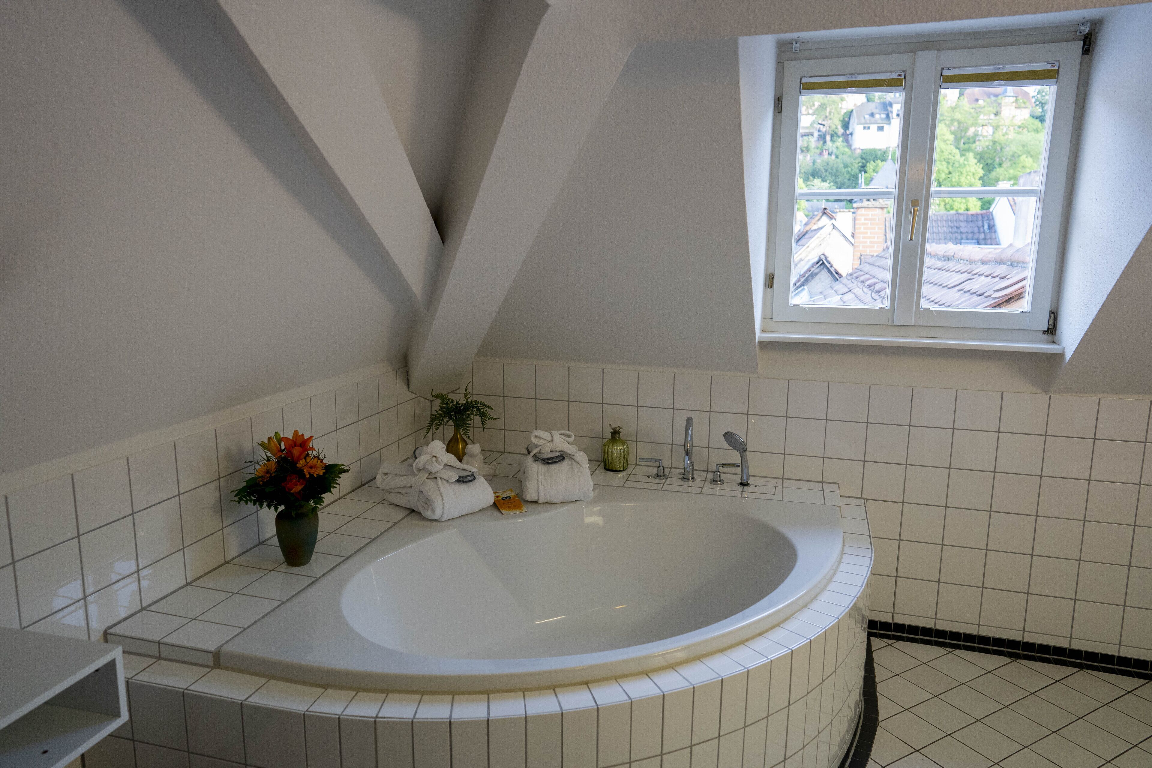 deep-soaking bathtub