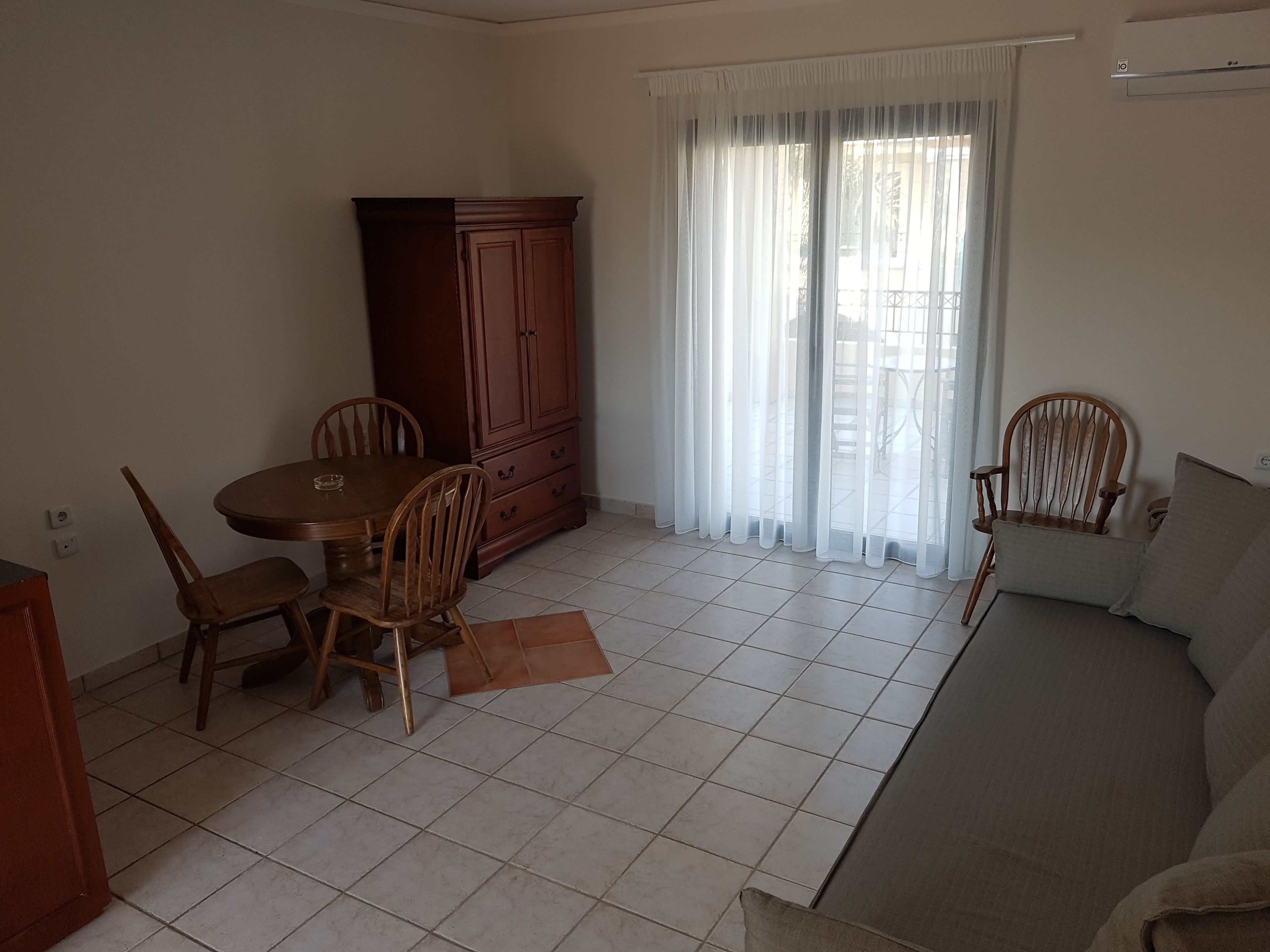 one bedroom apartment | soundproofing, free wifi, bed sheets