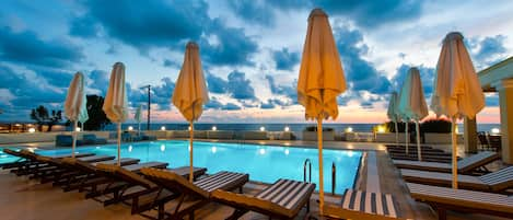 Outdoor pool, sun loungers