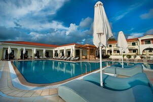 Outdoor pool, sun loungers