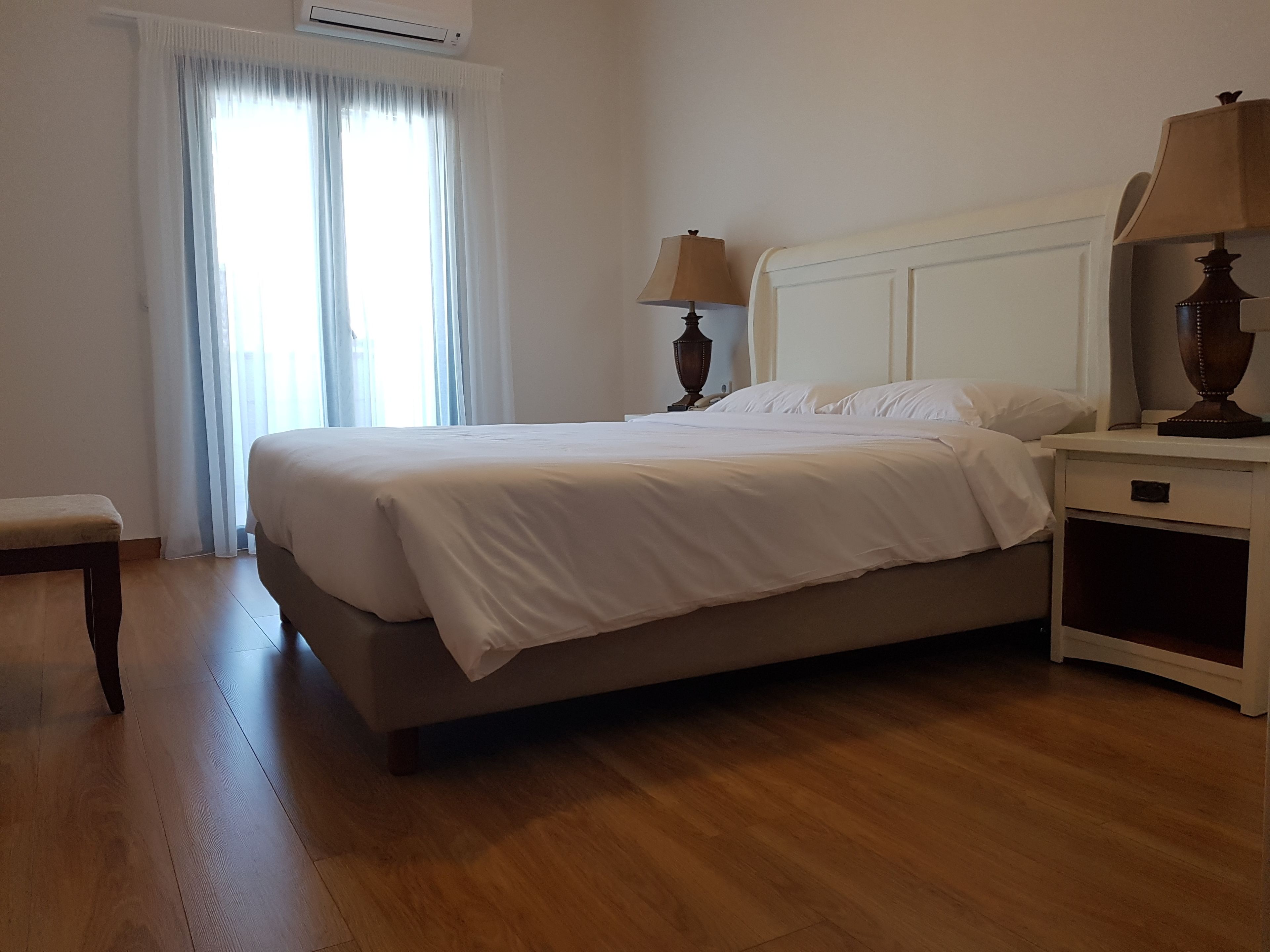 one bedroom apartment | soundproofing, free wifi, bed sheets