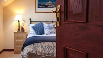 Superior Double or Twin Room | Blackout curtains, soundproofing, iron/ironing board, free WiFi