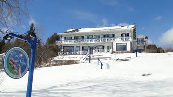 Fachada de la propiedad