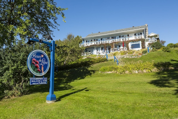 Exterior - Auberge Fleurs de Lune (La Malbaie)
