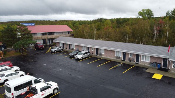 Free self parking - Moonlight Inn and Suites (Sudbury)