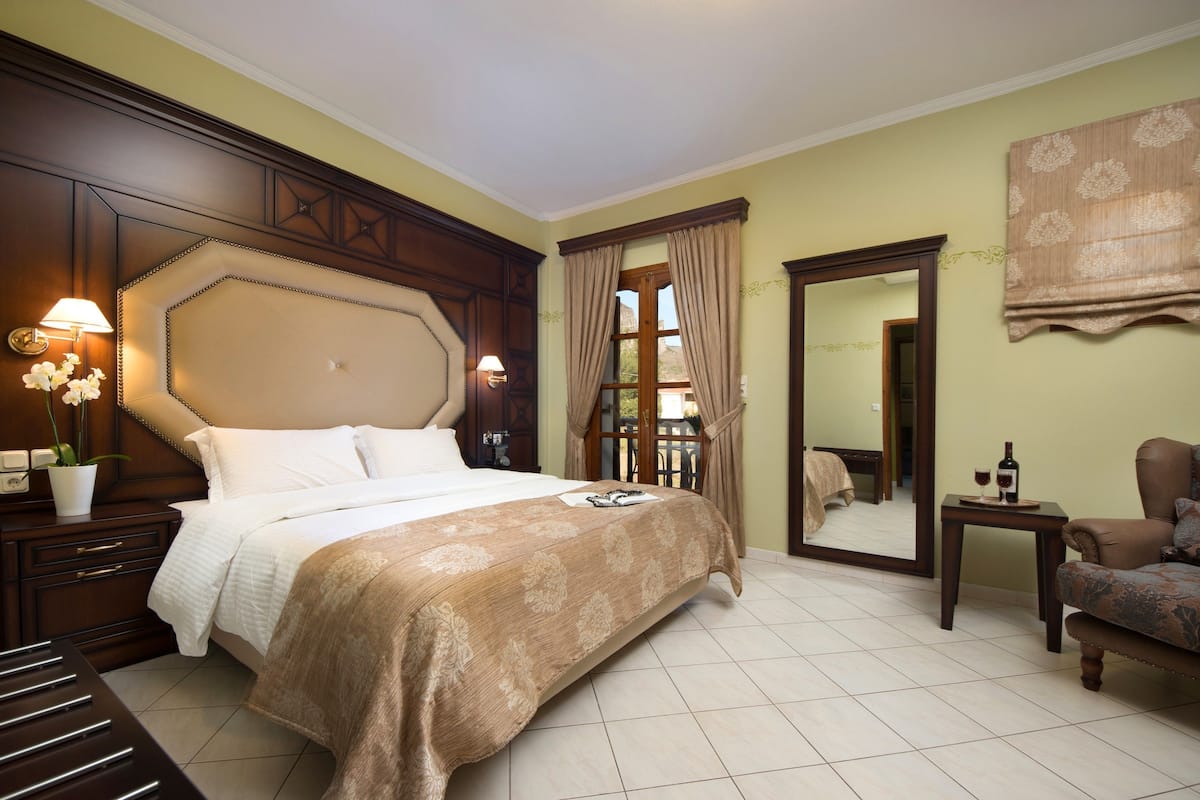 Suite (Panoramic Meteora View) | In-room safe, soundproofing, free WiFi