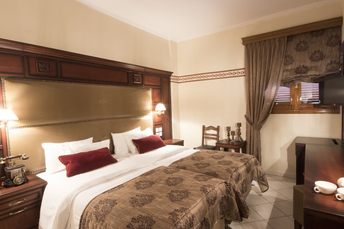 Double Room | In-room safe, soundproofing, free WiFi