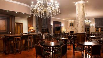 Dagelijks ontbijtbuffet (EUR 5 per persoon)