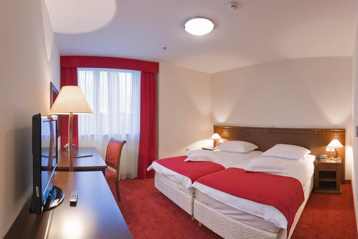 1 bedroom, premium bedding, pillowtop beds, minibar