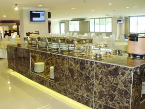 Breakfast, lunch, dinner served; local cuisine - Eagle Bay Hotel (Langkawi)