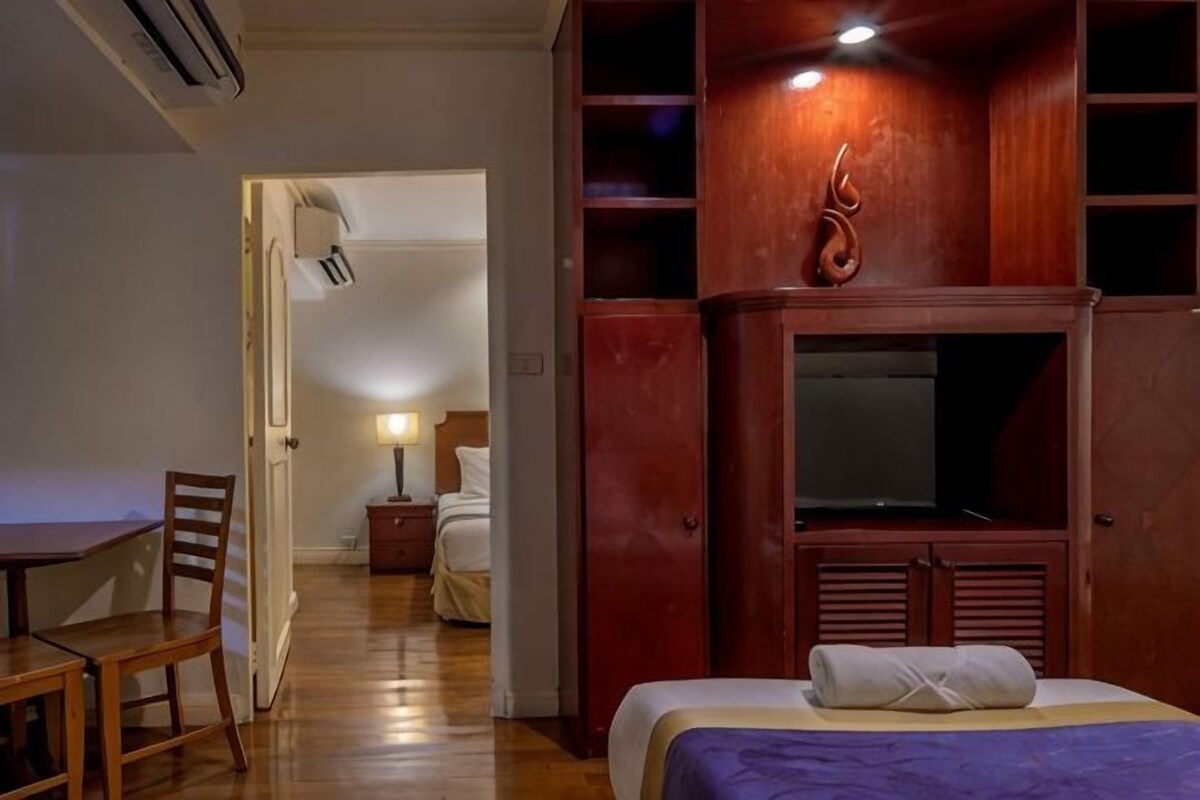 Minibar amb articles gratuïts, caixa forta a l'habitació i escriptori 
