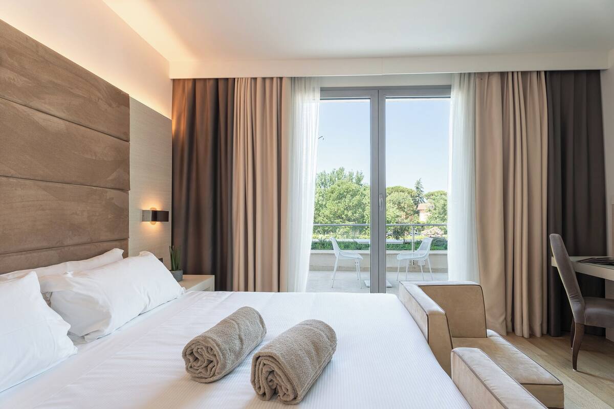 Premium Room, Balcony | Minibar, in-room safe, soundproofing, WiFi (free)