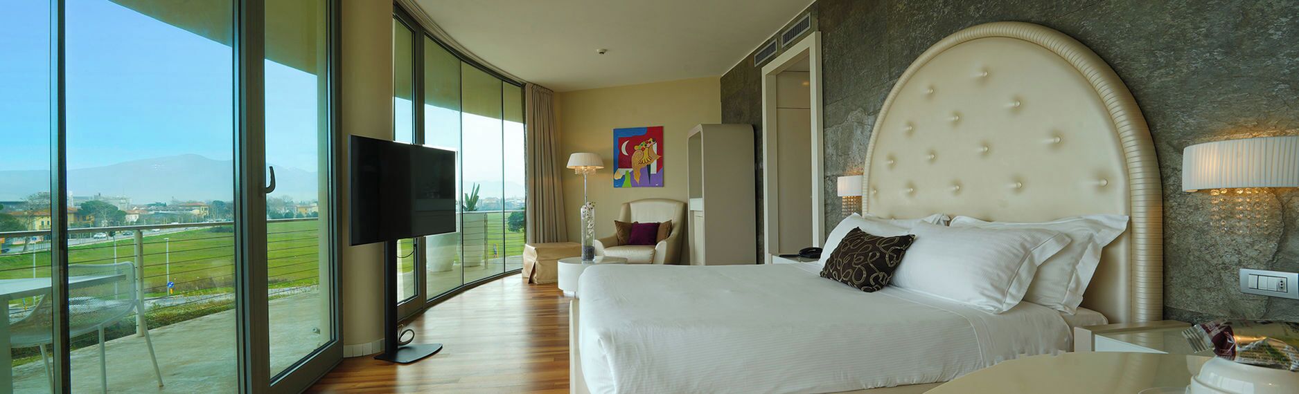 Suite junior | Minibar, caja de seguridad en la habitación y escritorio 