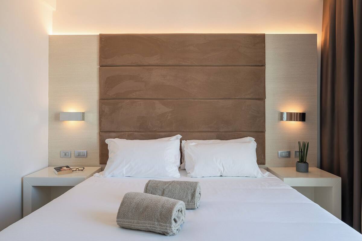 Premium Room | Minibar, in-room safe, soundproofing, WiFi (free)