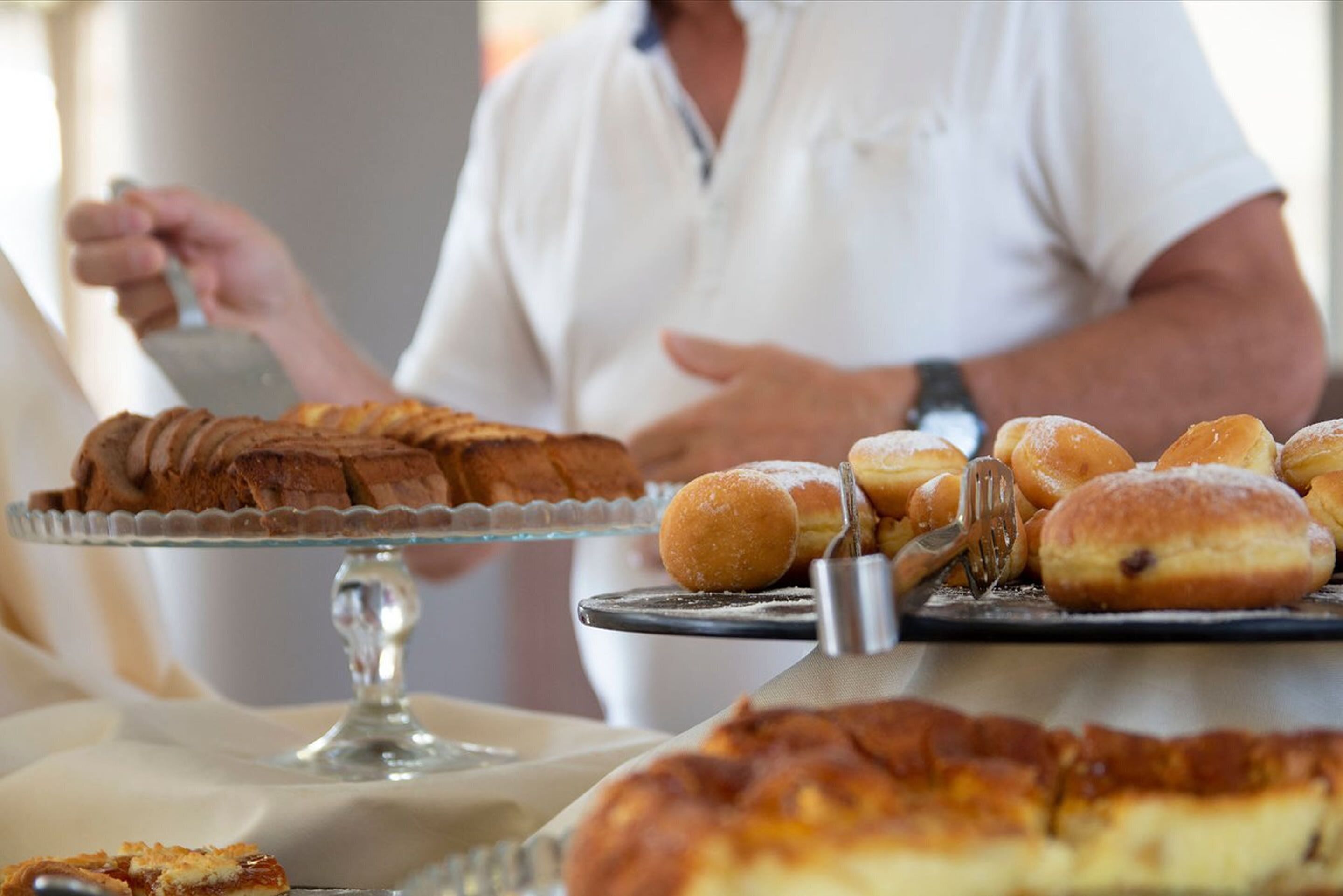 Tägliches Frühstücksbuffet (20 EUR pro Person)