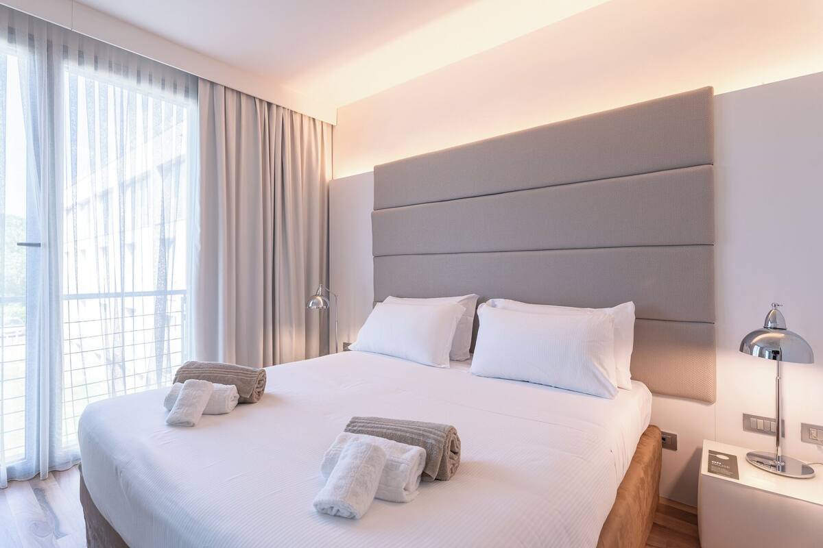 Suite | Minibar, in-room safe, soundproofing, WiFi (free)