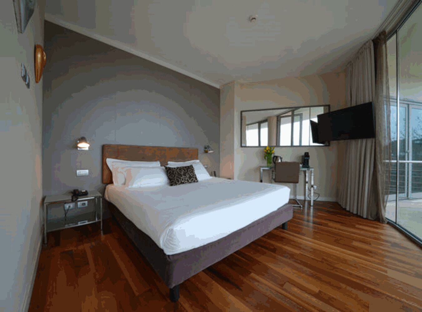 Suite | Minibar, in-room safe, desk, soundproofing