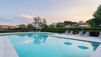 Seasonal outdoor pool