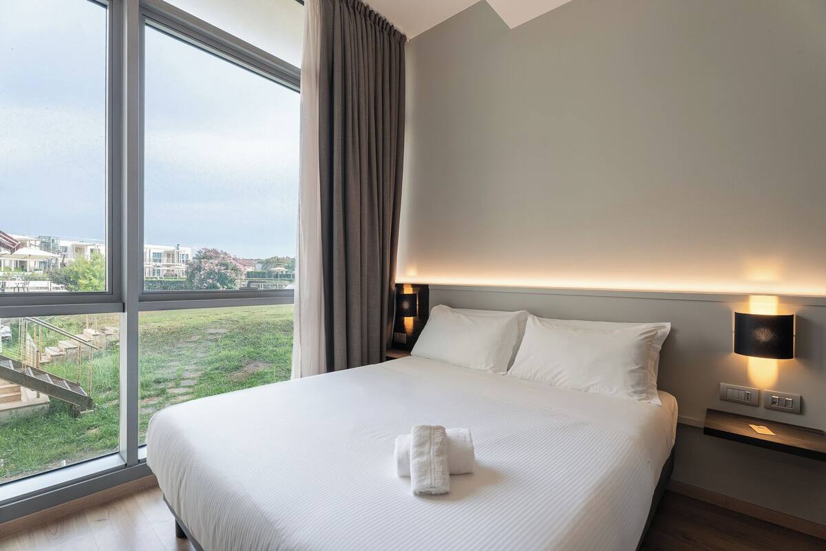Superior Double Room | Minibar, in-room safe, soundproofing, WiFi (free)