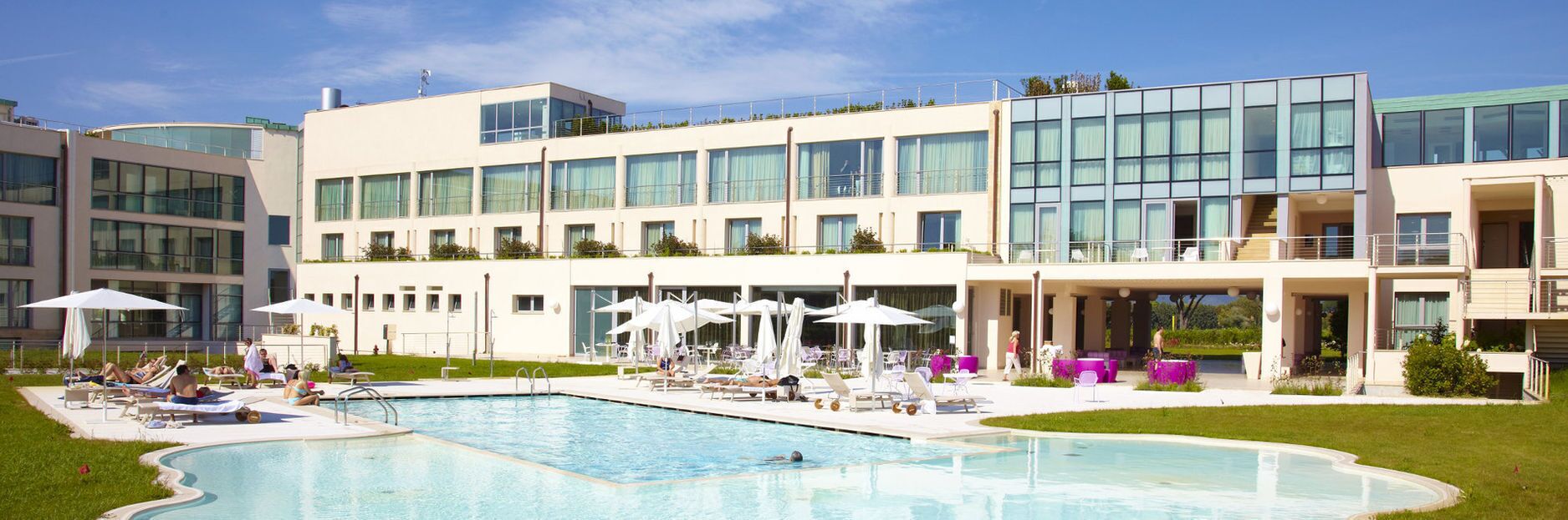 Piscine extérieure (ouverte en saison)