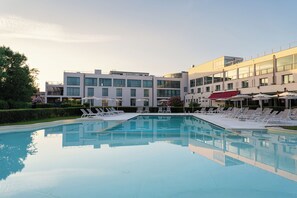 Piscine extérieure (ouverte en saison)