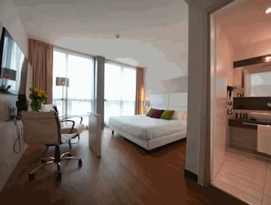 Habitación Premium | Minibar, caja de seguridad en la habitación y insonorización