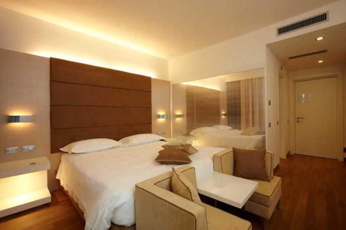 Chambre Double Supérieure | Minibar, coffres-forts dans les chambres, bureau, chambres insonorisées