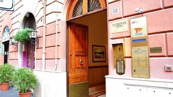 EntrĂ©e de lâhĂ©bergement