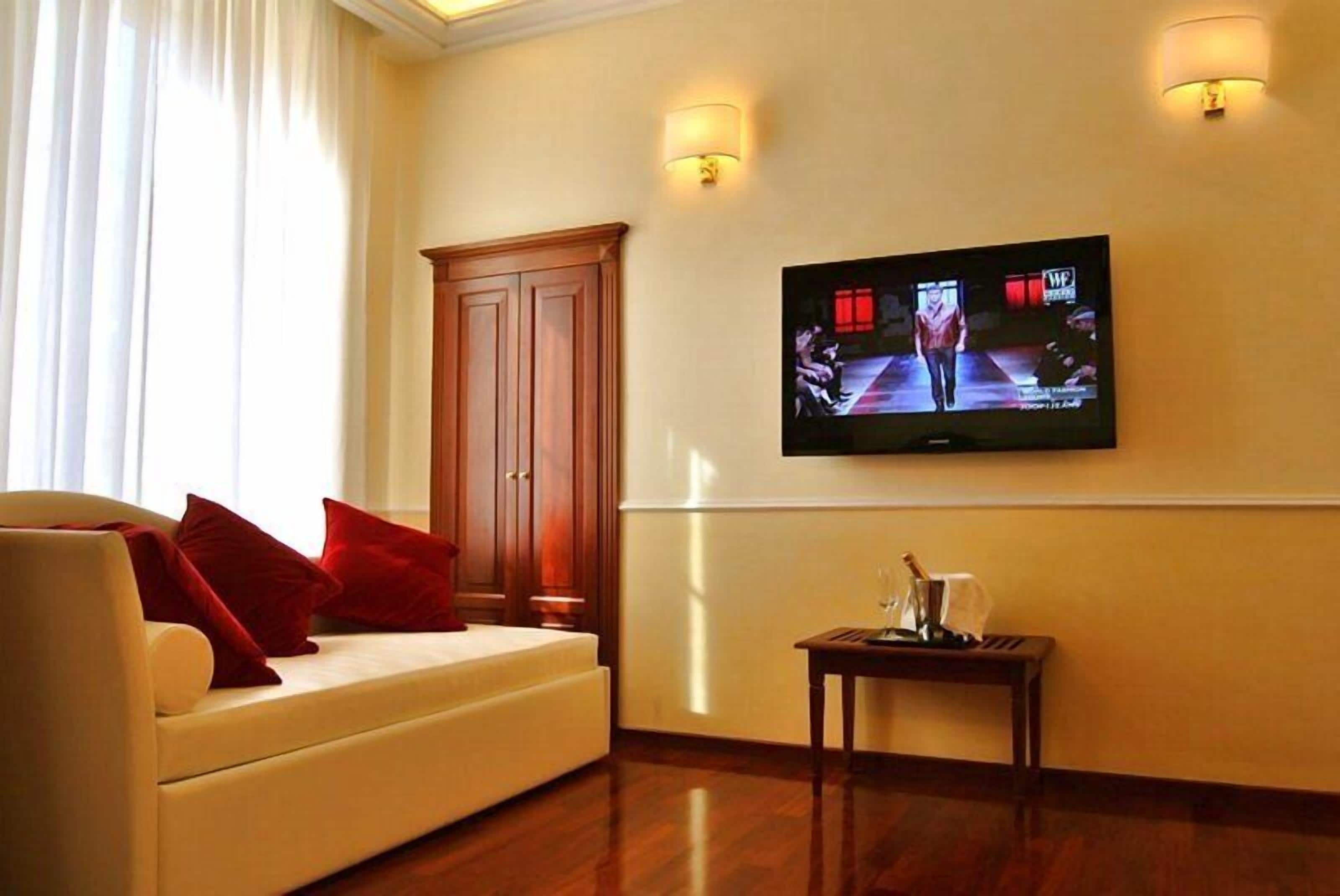 Triple Room | Living area | Flat-screen TV