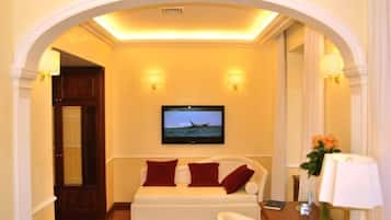 Junior Suite | Living area | Flat-screen TV