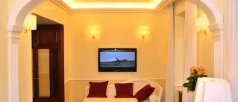 Junior Suite | Living area | Flat-screen TV