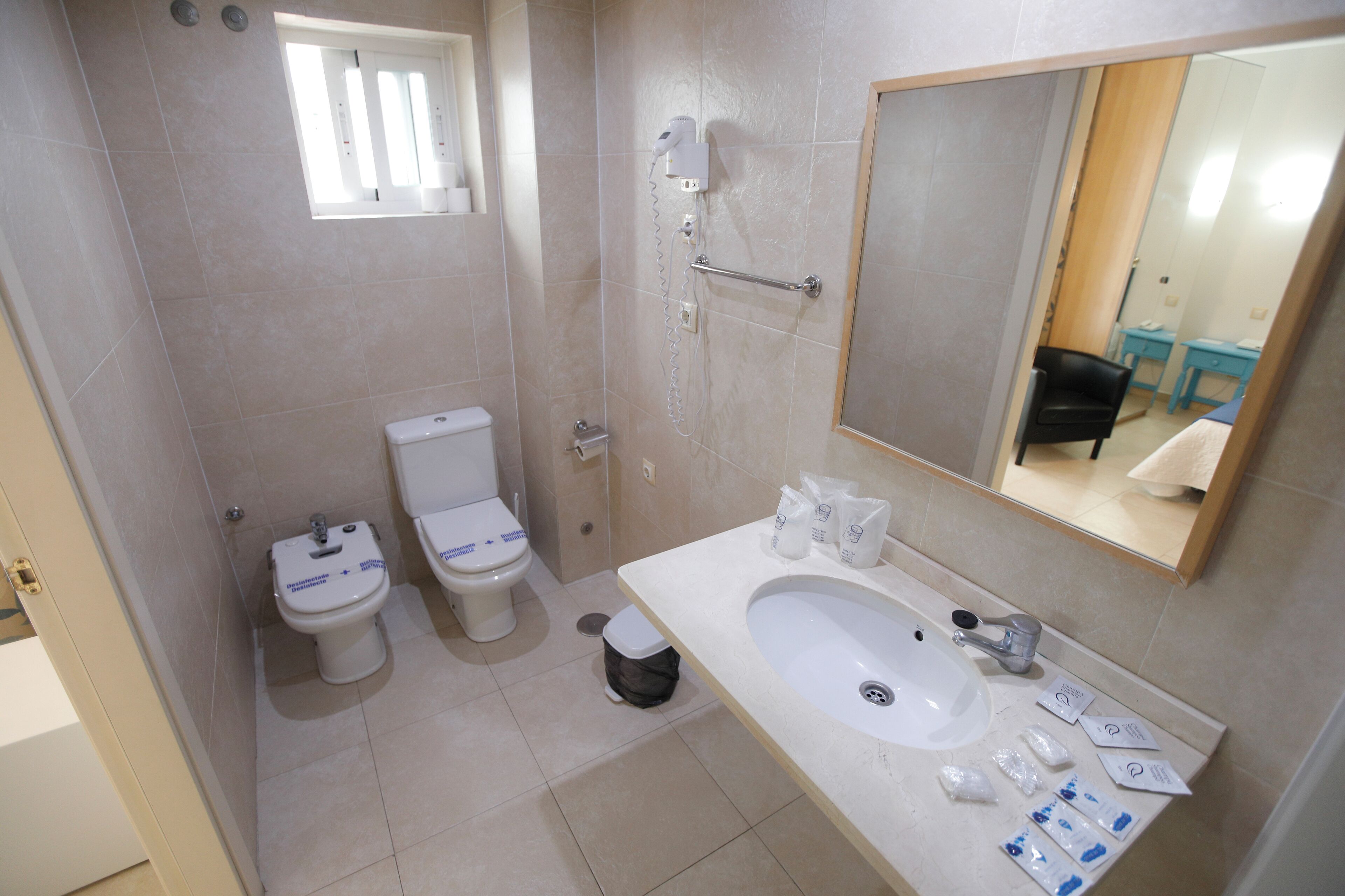 triple room, balcony | bathroom | shower, free toiletries, hair dryer, towels