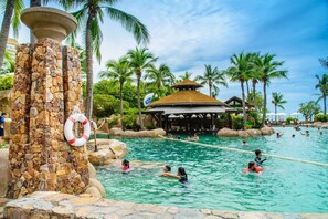 4 outdoor pools, open 7:00 AM to 6:00 PM, pool umbrellas, sun loungers - Centara Grand Mirage Beach Resort Pattaya (Pattaya)