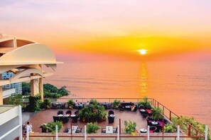 2 bars/lounges, een swim-up bar