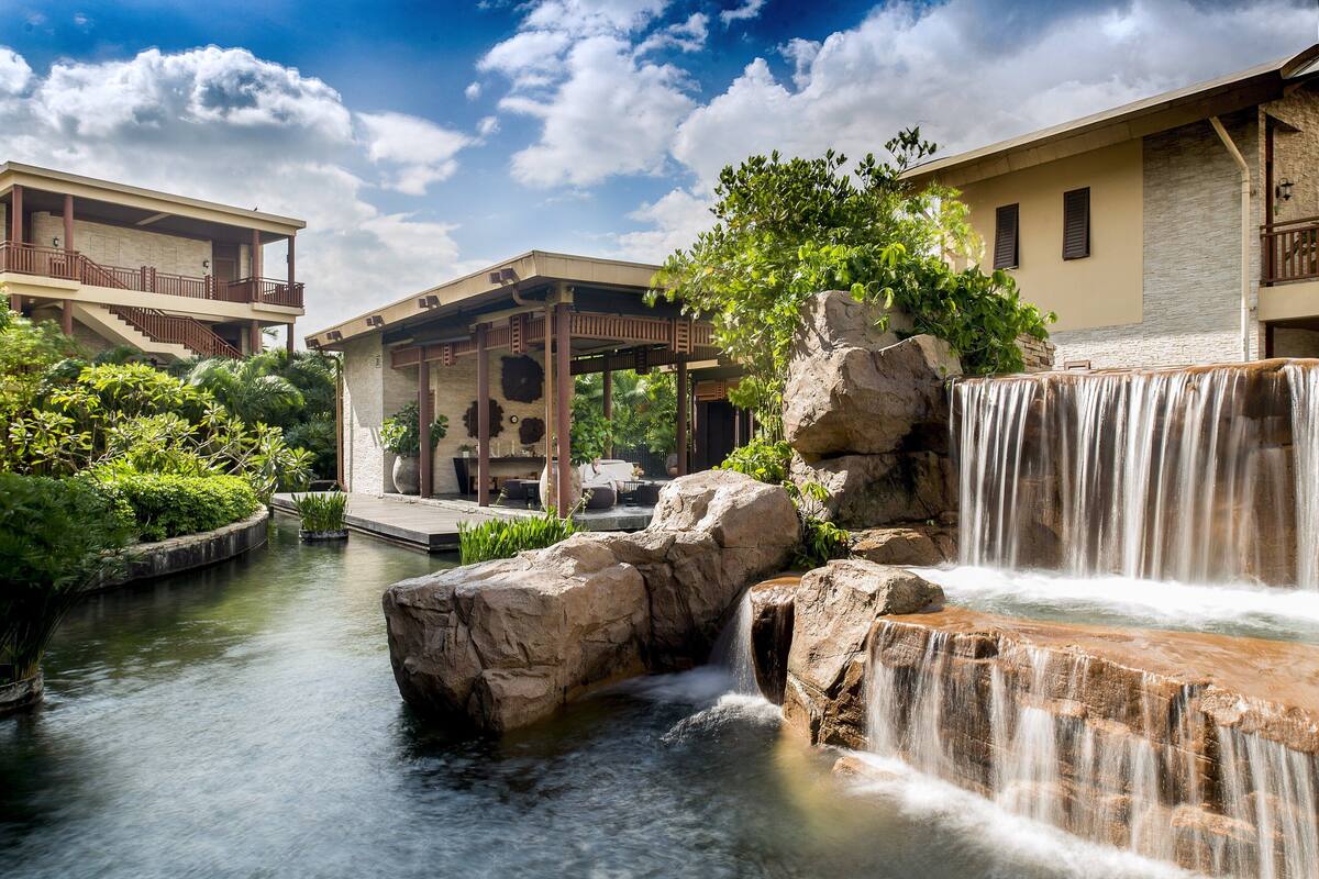 sauna, hot tub, steam room, body treatments, hydrotherapy, aromatherapy