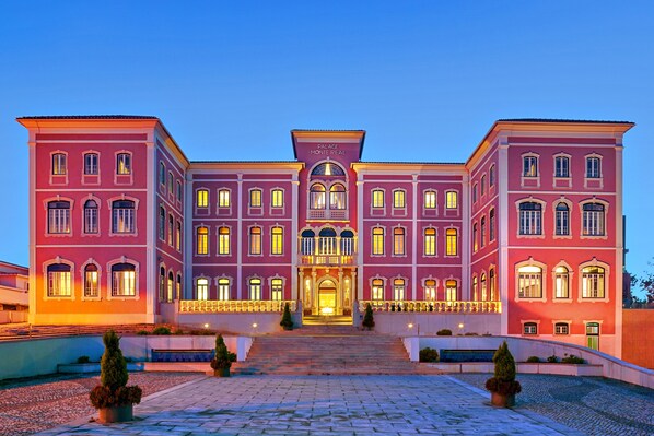 Façade de l’hébergement - soirée/nuit