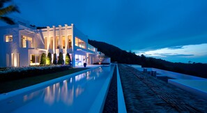 2 outdoor pools, pool umbrellas - Infinity Residences & Resorts Koh Samui (Koh Samui)