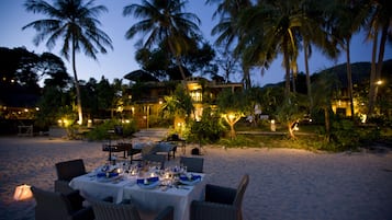 Breakfast, lunch, dinner served; ocean views