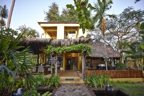 Se sirven desayunos, almuerzos y cenas (con vistas al mar)