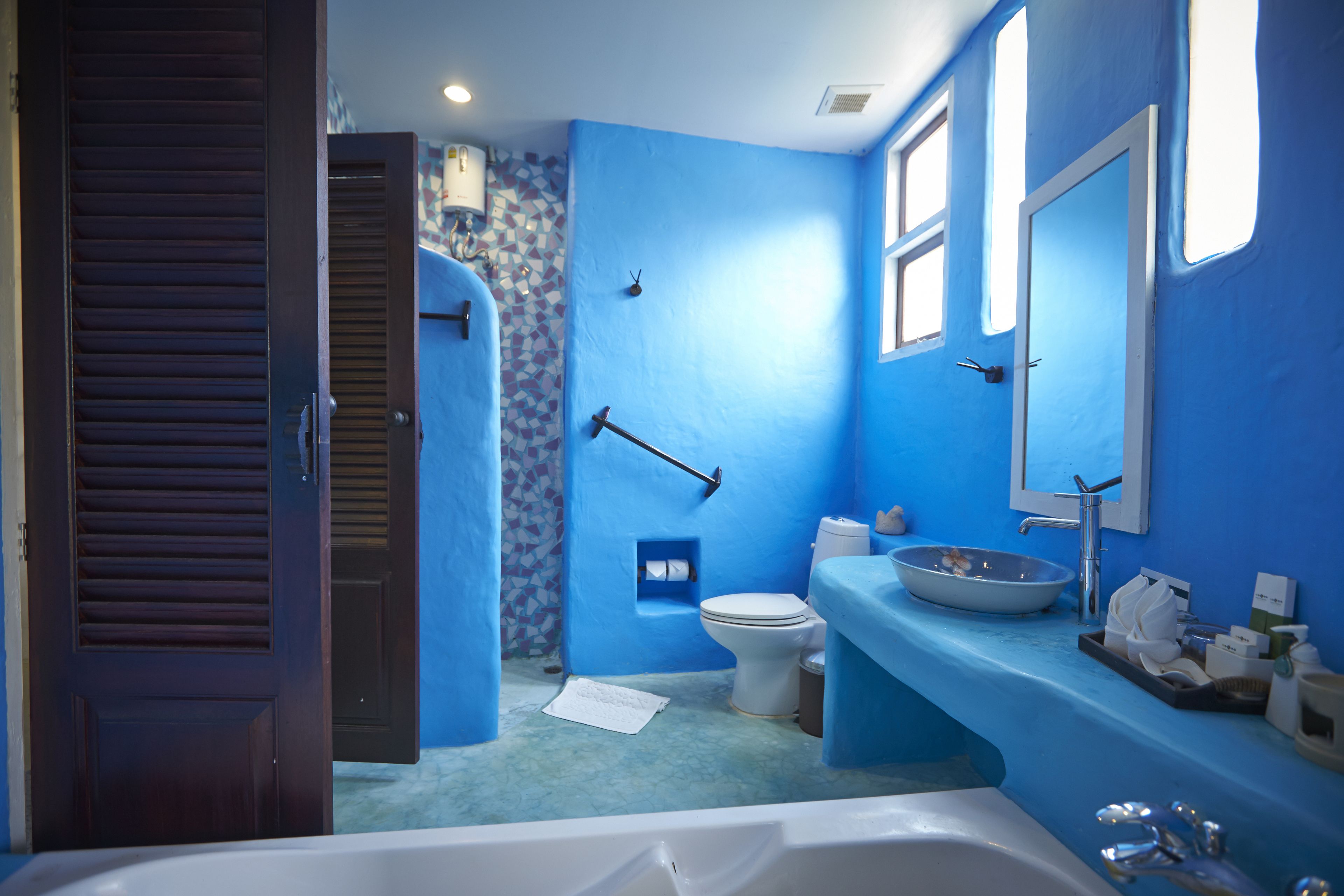 separate bathtub and shower, deep-soaking bathtub, free toiletries