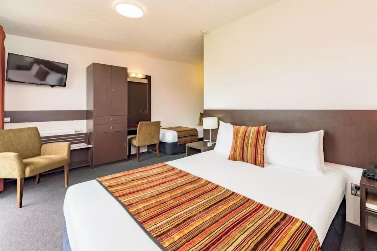 Desk, iron/ironing board, free WiFi, bed sheets
